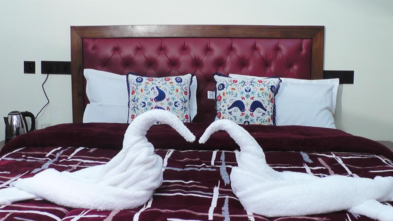 Hotel Jakhu Heights Shimla Exterior foto